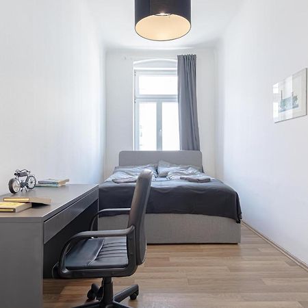 Apartamento Explore Vienna 2Br And 1Lr Retreat Near Westbahnhof Exterior foto