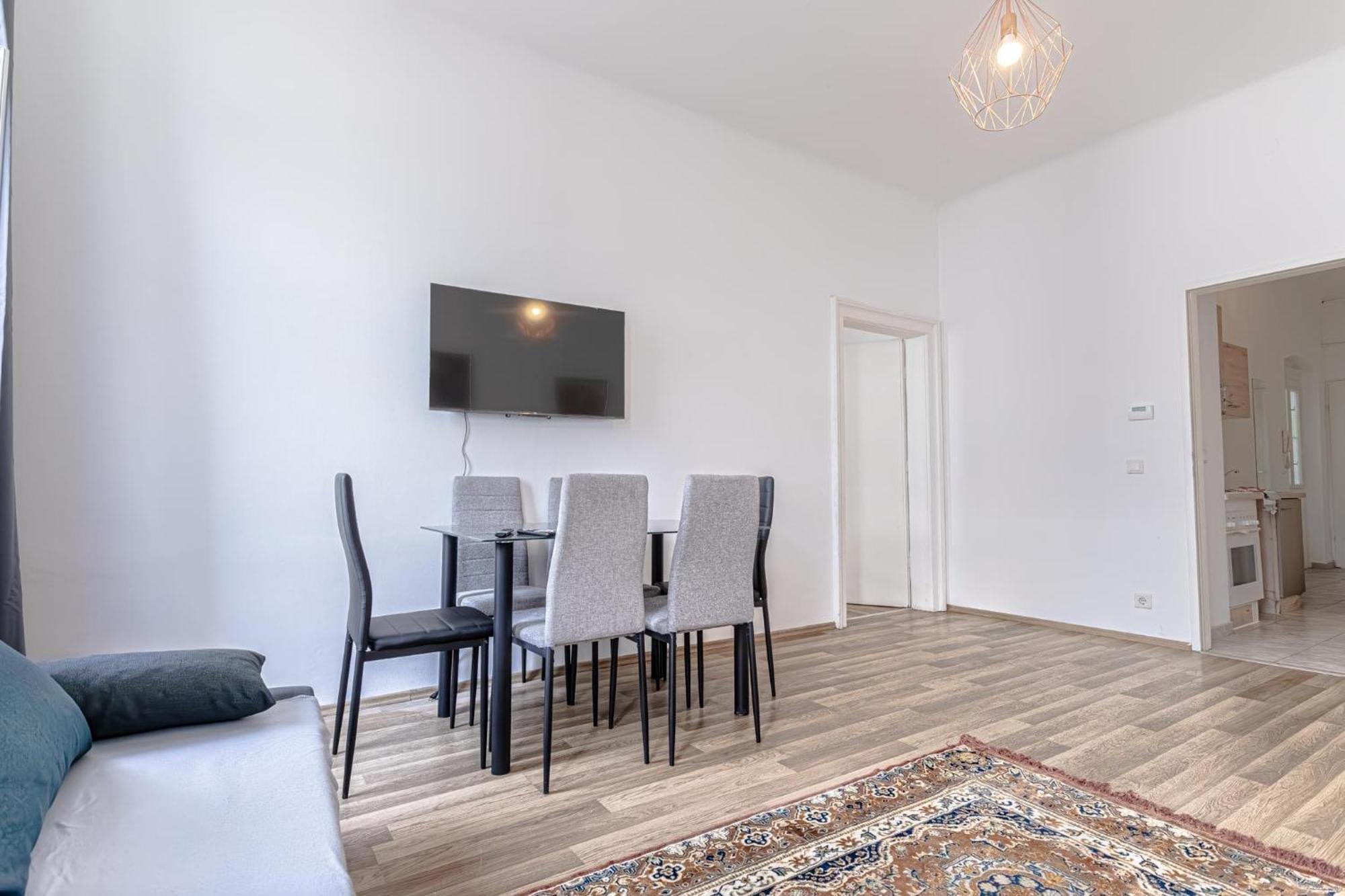 Apartamento Explore Vienna 2Br And 1Lr Retreat Near Westbahnhof Exterior foto