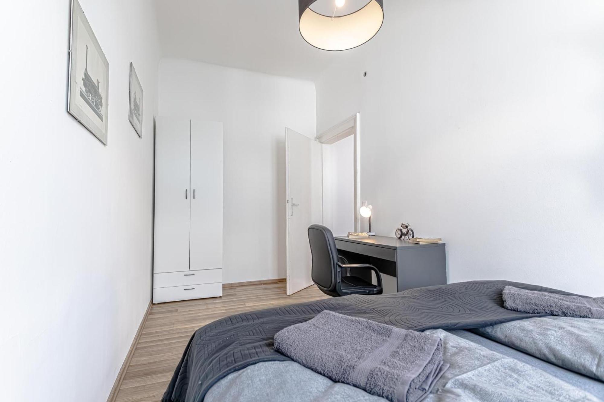 Apartamento Explore Vienna 2Br And 1Lr Retreat Near Westbahnhof Exterior foto